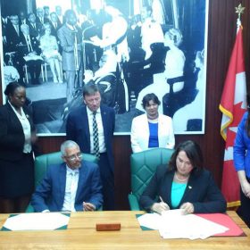 The Honourable Siobhan Coady, Minister of Natural Resources, Government of Newfoundland and Labrador, and the Honourable Dominic Gaskin‎, Minister of Business, Cooperative Republic of Guyana, sign the MOU to further their respective oil and gas industries.